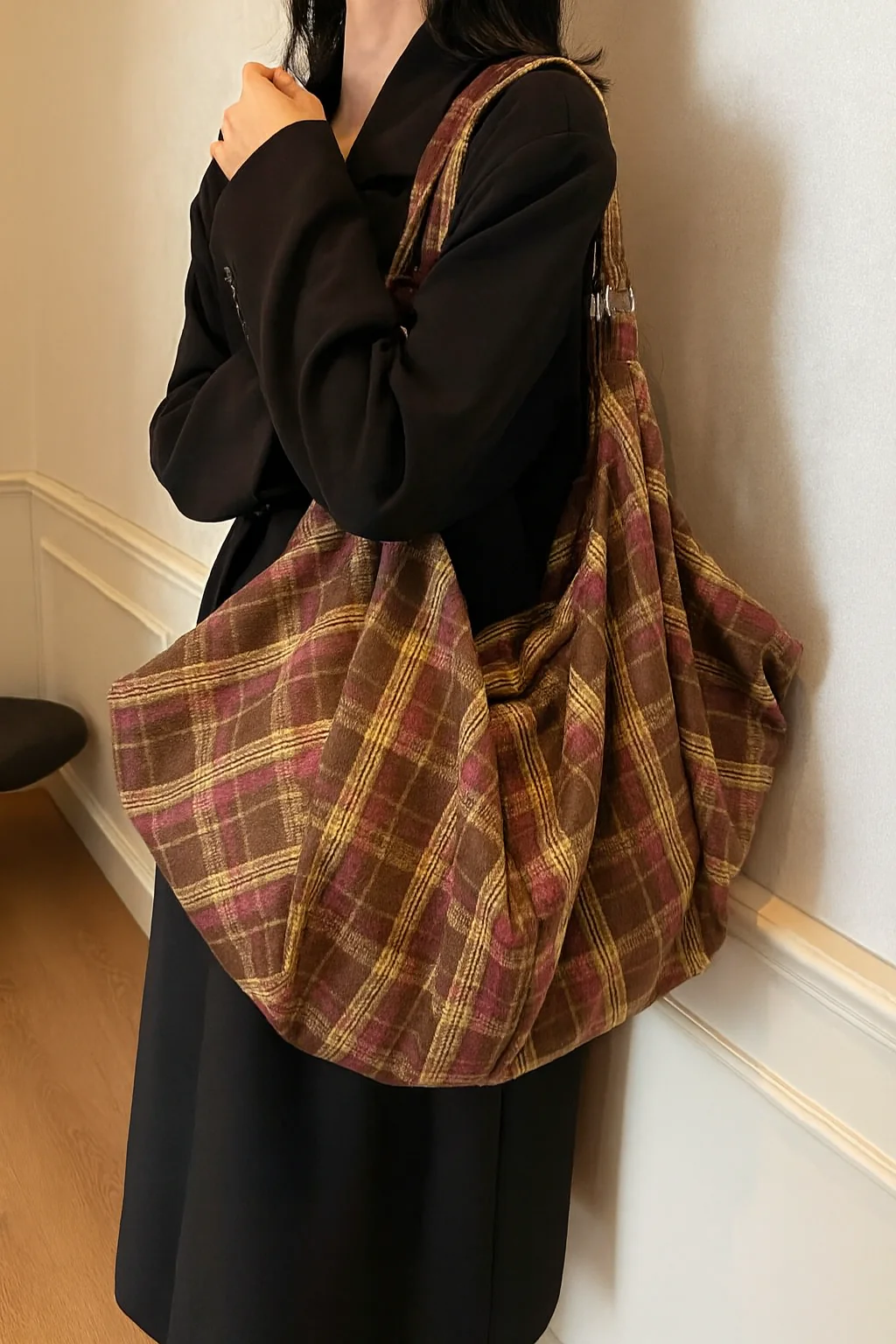 The Verona Plaid Slouch Bag - Image 5