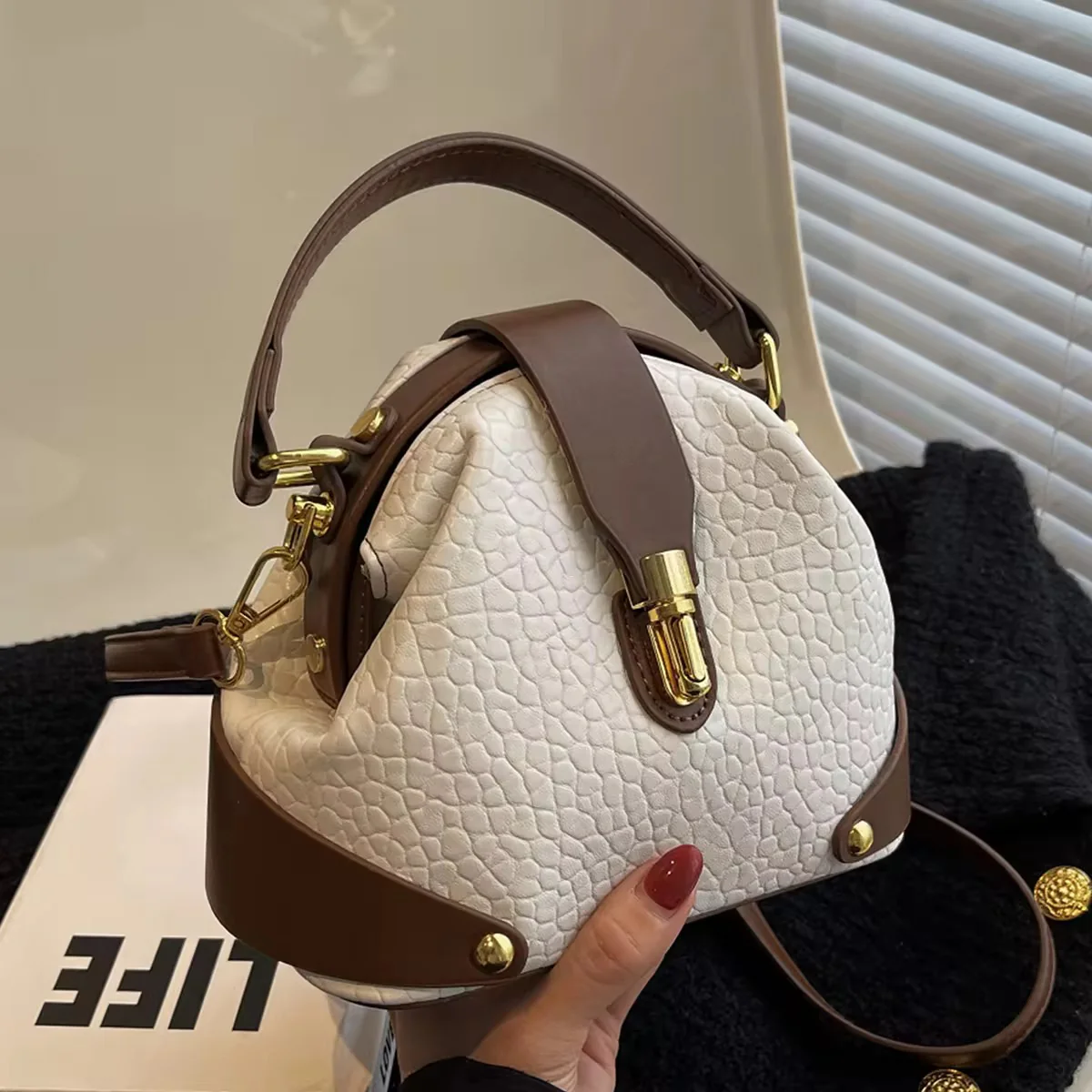 Lucien Everyday sling bag - Image 3