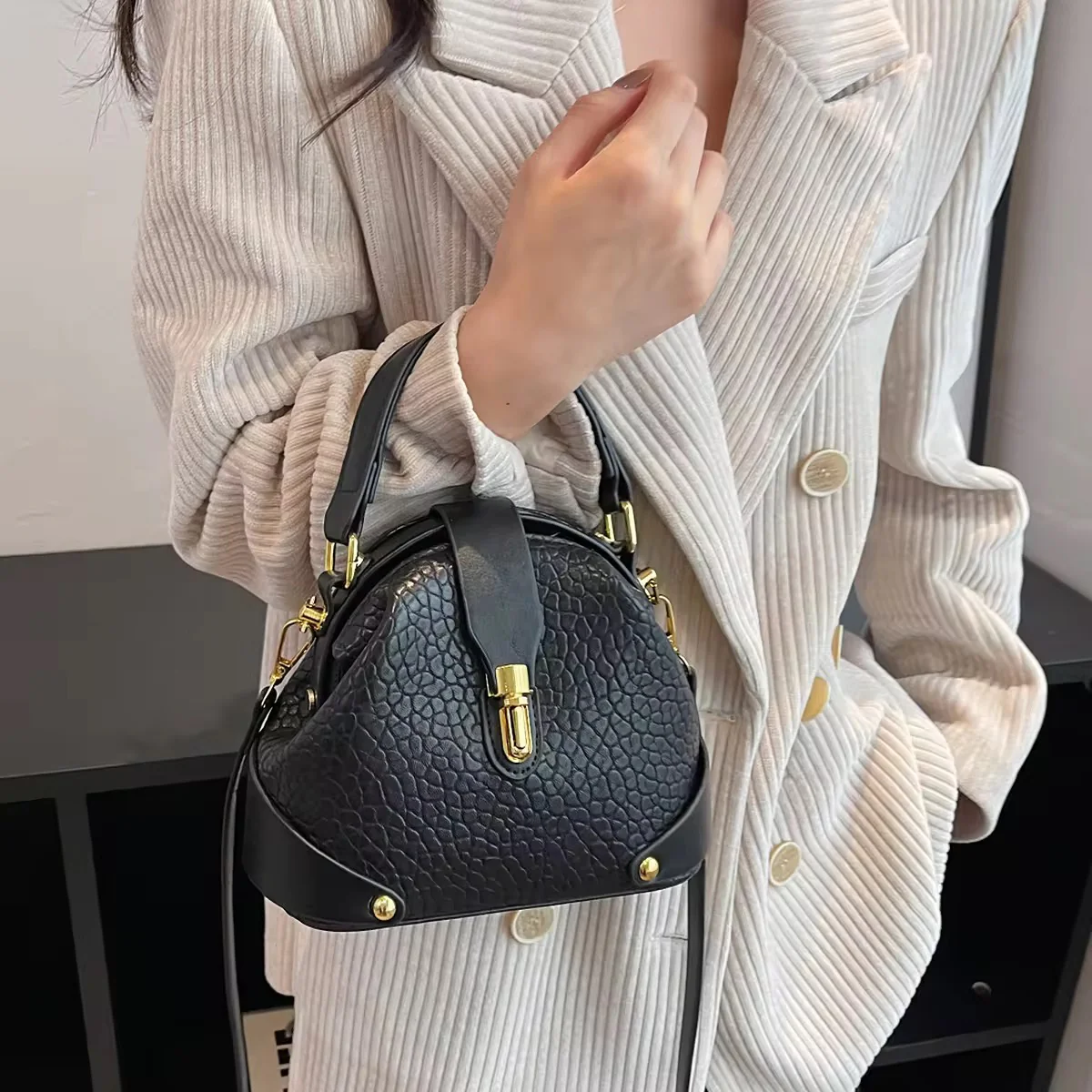 Lucien Everyday sling bag - Image 5