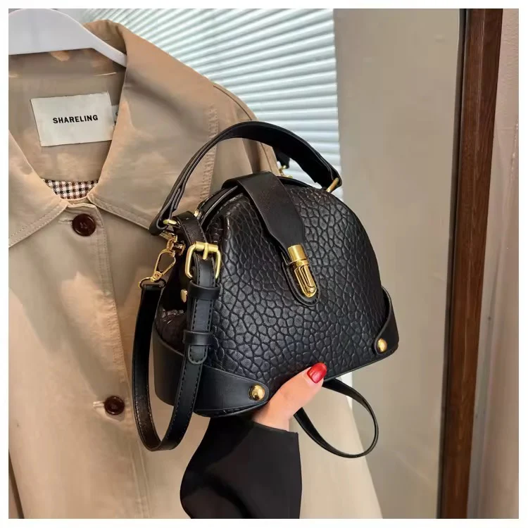 Lucien Everyday sling bag - Image 6