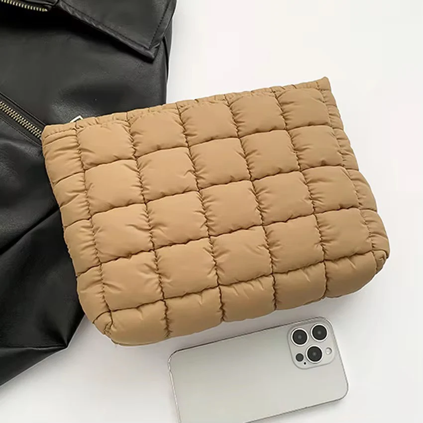 Verde Quilted Clutch - Image 4